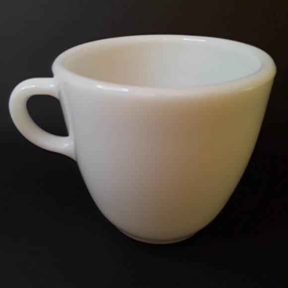 VINTAGE PYREX #20 - MILK GLASS COFFEE CUP MUG - HOLDS 8 OUNCES - 3-1/2" x 3-1/2" - Picture 3 of 5
